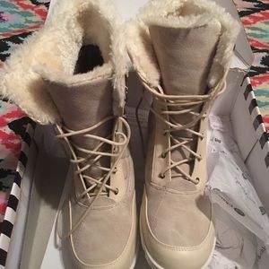 Fuzzy cream winter boots